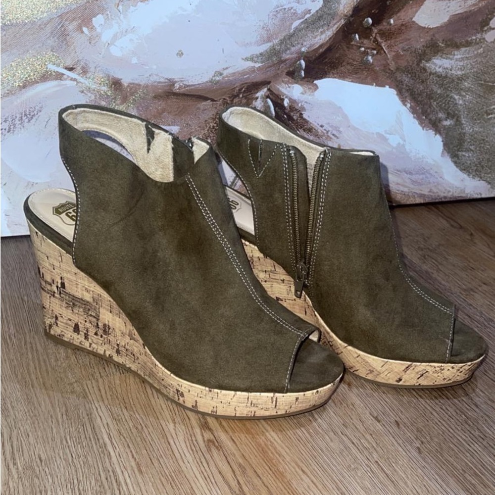 Route 66 Olive Wedge Sandals